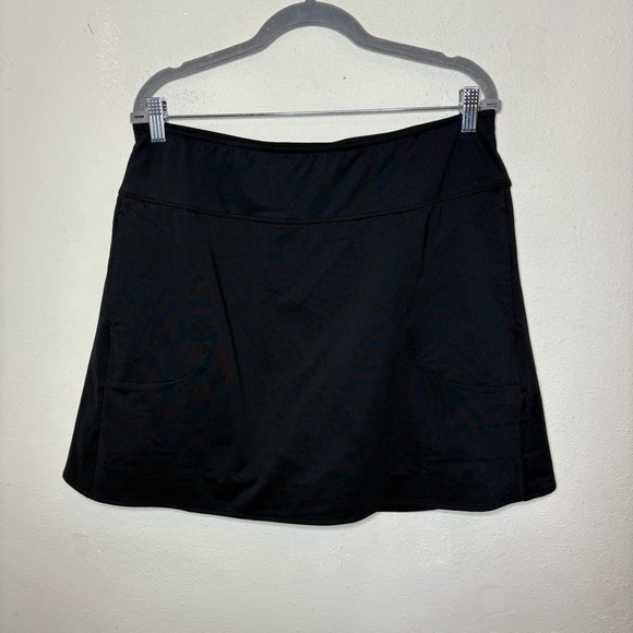 Zero Restriction Black Athletic Skirt with Pockets and Shorts Underneath Size L - Picture 1 of 5
